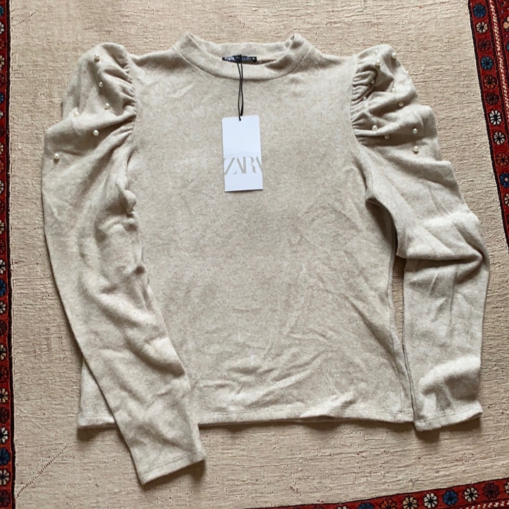 Zara fleecy puffed sleeves top, size L